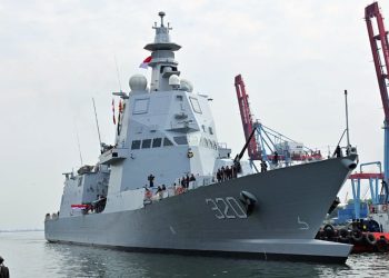 Ilustrasi KRI Brawijaya-320, kapal perang yang menggunakan layanan khusus onshore electric connection dari PLN saat bersandar di dermaga Koarmada II