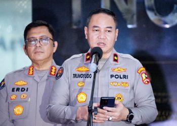 Kepala Biro Penerangan Masyarakat (Karo Penmas) Divisi Humas Polri (Divhum), Brigjen Pol. Trunoyudo Wisnu Andiko didampingi Kabag Penum, Kombes Pol Erdi A Chaniago di Mabes Polri, Jakarta