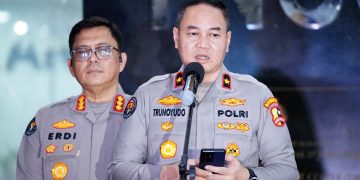 Kepala Biro Penerangan Masyarakat (Karo Penmas) Divisi Humas Polri (Divhum), Brigjen Pol. Trunoyudo Wisnu Andiko didampingi Kabag Penum, Kombes Pol Erdi A Chaniago di Mabes Polri, Jakarta