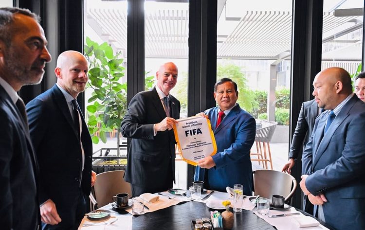Presiden Prabowo Subianto menerima kunjungan Presiden Federasi Sepak Bola Internasional (FIFA) Gianni Infantino di New York, Amerika Serikat, Rabu (24/9/2025)
