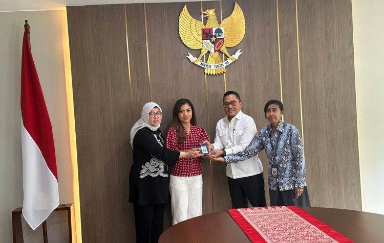BPMI Setpres mengembalikan ID liputan Istana milik reporter CNN Indonesia TV, Diana Valencia.