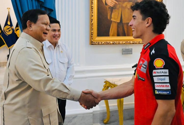 Presiden Prabowo menerima pebalap MotoGP dari Ducati Lenovo Marc Marquez di Istana Kepresidenan, Jakarta, Selasa (30/9) petang