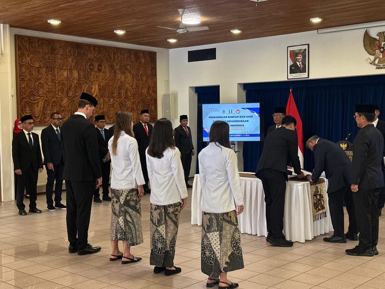Momen pengambilan sumpah empat pemain diaspora resmi jadi WNI di KBRI Den Haag/PSSI