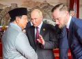 Presiden Republik Indonesia, Prabowo Subianto, mengadakan pertemuan khusus dengan Presiden Federasi Rusia, Vladimir Putin, di sela kunjungan kerjanya menghadiri perayaan 80 Tahun Kemenangan Perang Perlawanan Rakyat Tiongkok di Beijing, Republik Rakyat Tiongkok, pada Rabu, 3 September 2025. (Foto: Istimewa)

Read more: https://setkab.go.id/lawatan-singkat-di-beijing-presiden-prabowo-gelar-pertemuan-khusus-dengan-presiden-rusia-vladimir-putin/