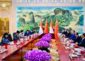 Presiden Republik Indonesia, Prabowo Subianto melakukan pertemuan bilateral dengan Presiden Republik Rakyat Tiongkok (RRT) Xi Jinping di Great Hall of the People, Beijing pada Rabu, 3 September 2025. (Foto: BPMI Setpres)

Read more: https://setkab.go.id/pertemuan-bilateral-di-beijing-presiden-prabowo-dan-presiden-xi-perkuat-hubungan-indonesia-tiongkok/