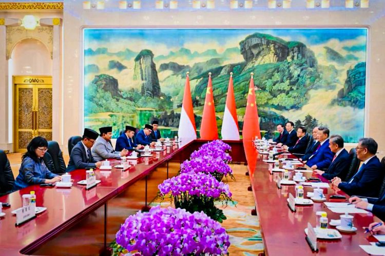 Presiden Republik Indonesia, Prabowo Subianto melakukan pertemuan bilateral dengan Presiden Republik Rakyat Tiongkok (RRT) Xi Jinping di Great Hall of the People, Beijing pada Rabu, 3 September 2025. (Foto: BPMI Setpres)

Read more: https://setkab.go.id/pertemuan-bilateral-di-beijing-presiden-prabowo-dan-presiden-xi-perkuat-hubungan-indonesia-tiongkok/