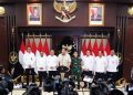 Menko Polkam ad interim, Sjafrie Sjamsoeddin konpers usai memimpin entry briefing bersama para pejabat utama Kemenko Polkam di Ruang Bima, Kantor Kemenko Polkam, Selasa (9/9/2025)