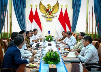 Presiden Prabowo Subianto memimpin rapat terbatas bersama sejumlah menteri Kabinet Merah Putih di Istana Merdeka, Jakarta, pada Selasa, 9 September 2025. (Foto: BPMI Setpres)
