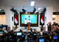 Menteri Koordinator Bidang Perekonomian Airlangga Hartarto menyampaikan keterangan pers kepada awak media di Istana Kepresidenan, Jakarta, pada Senin, 15 September 2025. (Foto: BPMI Setpres)