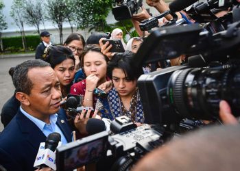 Menteri Energi dan Sumber Daya Mineral (ESDM) Bahlil Lahadalia menyampaikan keterangan pers kepada awak media di Istana Kepresidenan, Jakarta, pada Senin, 15 September 2025. (Foto: BPMI Setpres)
