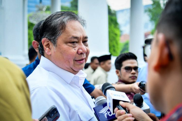 Menteri Koordinator Bidang Perekonomian Airlangga Hartarto menyampaikan keterangan pers usai menghadiri rapat terbatas yang dipimpin Presiden Prabowo Subianto di Istana Kepresidenan Jakarta, pada Selasa, 16 September 2025./setkab