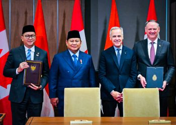 Presiden Republik Indonesia, Prabowo Subianto dan Perdana Menteri Kanada Mark Carney menyaksikan upacara penandatanganan Nota Kesepahaman antara Indonesia dan Kanada yang berlangsung di West Block, Parliament Hill, Ottawa, pada Rabu, 24 September 2025. (Foto: BPMI Setpres)
