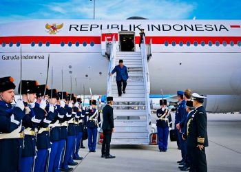 Presiden Republik Indonesia, Prabowo Subianto, tiba di Bandar Udara Internasional Schipol, Amsterdam, Belanda, pada Kamis, 25 September 2025. (Foto: BPMI Setpres)