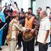 Menkop Ferry Joko Juliantono dan JAM-Intel Reda Manthovani menerima gelar Kehormatan Dayak “Mantir Hai Panambahan” di Kalteng