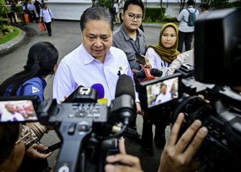 Menteri Koordinator Bidang Perekonomian Airlangga Hartarto memberikan keterangannya usai rapat terbatas di Istana Kepresidenan Jakarta, pada Kamis, 4 September 2025. (Foto: BPMI Setpres)