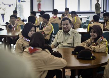 Presiden Prabowo Subianto meninjau Sekolah Rakyat Menengah Atas (SRMA) Margaguna di Jakarta Selatan, pada Kamis, 11 September 2025. (Foto: BPMI Setpres)