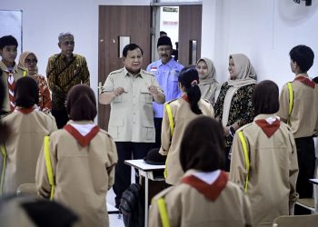 Presiden Prabowo Subianto meninjau Sekolah Rakyat Menengah Atas (SRMA) Margaguna di Jakarta Selatan, pada Kamis, 11 September 2025. (Foto: BPMI Setpres)