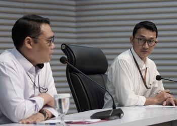 Pelaksana Tugas Deputi Penindakan dan Eksekusi Komisi Pemberantasan Korupsi Asep Guntur Rahayu (kiri) memberikan keterangan di Gedung Merah Putih KPK, Jakarta/KPK