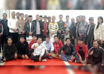 Deklarasi Damai Pemkab Mamasa Bersama Forkopimda, Tokoh Masyarakat, Tokoh Adat, Tokoh Pemuda, Mahasiswa, Orma hingga Insan Pers di Rumjab Bupati Mamasa, Senin malam (1/9/2025).