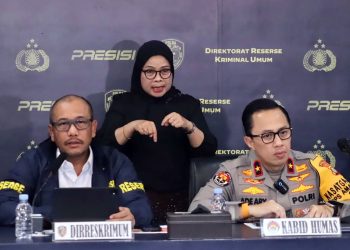 Kabid Humas Polda Metro Jaya Brigjen Ade Ary Syam Indradi didampingi Kasubdit AKBP Resa Fiardi Marasabessy di Mapoda Metro Jaya