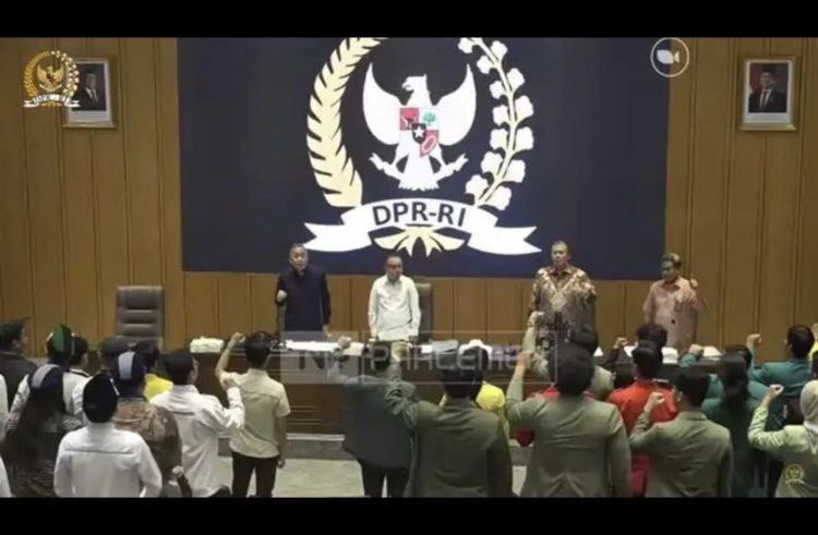 Sejumlah pimpinan DPR RI di antaranya Sufmi Dasco Ahmad, Cucun Ahmad Syamsurijal, dan Saan Mustopa, menerima audiensi perwakilan 16 organisasi kemahasiswaan, di Gedung DPR RI, Senayan, Jakarta, Rabu (3/9/2025) (Foto: TV Parlemen)