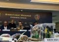 Polda Metro Jaya pada Selasa (2/9/2025) mengumumkan penangkapan enam tersangka yang diduga menghasut pelajar dan anak-anak untuk melakukan kerusuhan dalam unjuk rasa di wilayah DKI Jakarta pada 25 dan 28 Agustus 2025. (ANTARA/Mario Sofia Nasution)