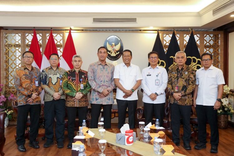 Kepala BNN RI bersama Menteri Hukum dan HAM RI, Supratman Andi Agtas bersama jajaran di Kantor Kemenkumham, Jakarta Selatan, Rabu (10/9/2025)