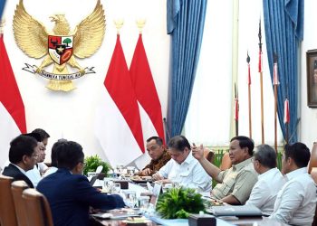 Presiden memimpin rapat terbatas bersama sejumlah Menteri Kabinet Merah Putih di Istana Merdeka, Jakarta, Selasa (9/9/2025). (