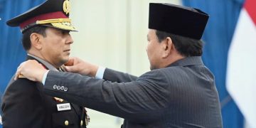 Prosesi Penganugrahan Pangkat Jenderal Kehormatan Komjen Ahmad Dofiri di Ruang Kredensial, Istana Merdeka, Jakarta, Rabu (17/9/2025).