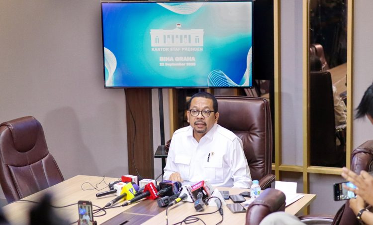 Kepala Staf Kepresidenan Muhammad Qodari memberikan keterangan pers di Gedung Bina Graha, Jakarta