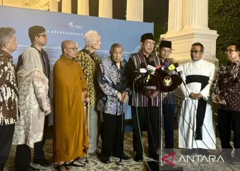 Anggota Gerakan Nurani Bangsa yang juga eks menteri agama RI, Lukman Hakim Saifuddin menyampaikan hasil pertemuan Gerakan Nurani Bangsa (GNB) dengan Presiden Prabowo Subianto di Istana Kepresidenan RI, Jakarta, Kamis (11/9/2025). ANTARA/Mentari Dwi Gayati/aa.