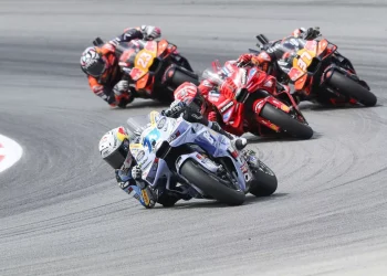Alex Marquez menebus kesalahannya dengan penuh gaya pada balapan Minggu (7/9/2025) MotoGP Catalunya, dengan menunjukkan kekuatannya atas saudaranya/Motorsport.com