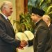 Duta Besar Luar Biasa dan Berkuasa Penuh (LBBP) RI untuk Kuba, Simon Djatwoko Irwantoro Soekarno, bersalaman dengan Presiden Kuba Miguel Díaz-Canel Bermúdez di Istana Revolusi, Havana, Selasa (23/9/2025). Dubes Simon menyerahkan surat dari dari Presiden RI Prabowo Subianto kepada Presiden Kuba Miguel Díaz-Canel (Foto: KBRI di Havana)