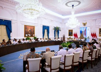 Presiden Prabowo Subianto memimpin rapat terbatas (ratas) dengan sejumlah Menteri Kabinet Merah Putih di Istana Merdeka, Jakarta, Kamis, 4 September 2025. (Foto: BPMI Setpres)