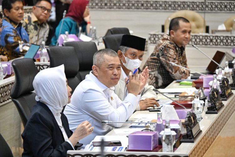 Menteri Perhubungan Dudy Purwagandhi saat melakukan rapat kerja di DPR RI/Dephub
