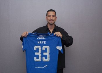 Thom Haye Resmi Berseragam PERSIB/Persib