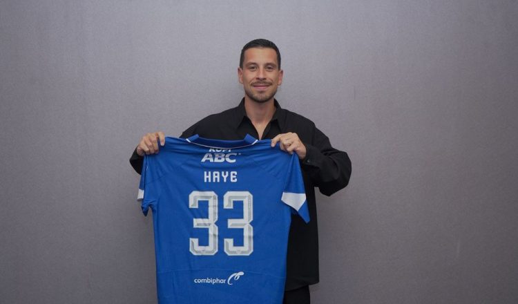 Thom Haye Resmi Berseragam PERSIB/Persib