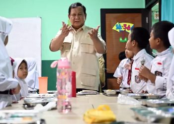 Presiden RI Prabowo Subianto meninjau program MBG di SDN Kedung Jaya 1 Bogor, Kota Bogor