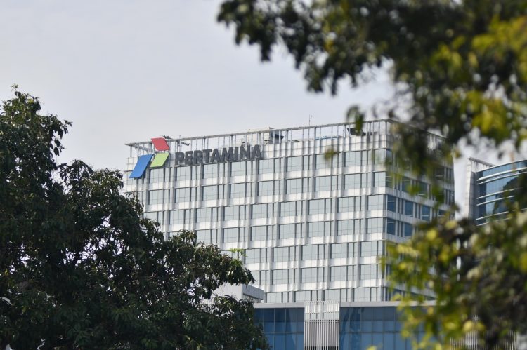 Pertamina sukses menekan emisi lebih dari satu juta ton CO₂e hingga pertengahan 2025, sebagai bukti nyata langkah menuju Net Zero Emission 2060/Pertamina