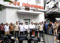 Menteri Koordinator Bidang Perekonomian Airlangga Hartarto mengumumkan stimulus ekonomi di Kantor Pos Indonesia, Menteng, Jakarta, Jumat (17/10/2025)-Biro Pers Sekretariat Presiden
