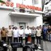 Menteri Koordinator Bidang Perekonomian Airlangga Hartarto mengumumkan stimulus ekonomi di Kantor Pos Indonesia, Menteng, Jakarta, Jumat (17/10/2025)-Biro Pers Sekretariat Presiden