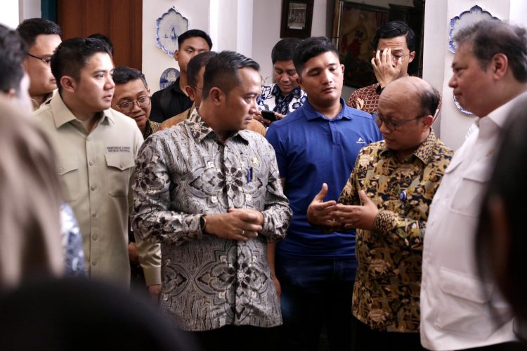 pemerintah mengumumkan program pemagangan lulusan perguruan tinggi yang ditujukan para lulusan baru di Indonesia/biro pres