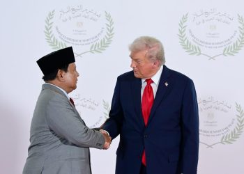 Momen Jabat Tangan dan Pujian Presiden Trump kepada Presiden Prabowo/Setneg