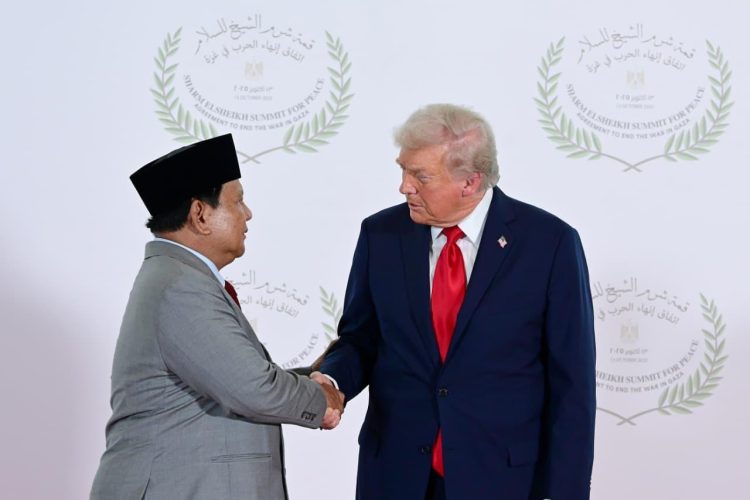 Momen Jabat Tangan dan Pujian Presiden Trump kepada Presiden Prabowo/Setneg