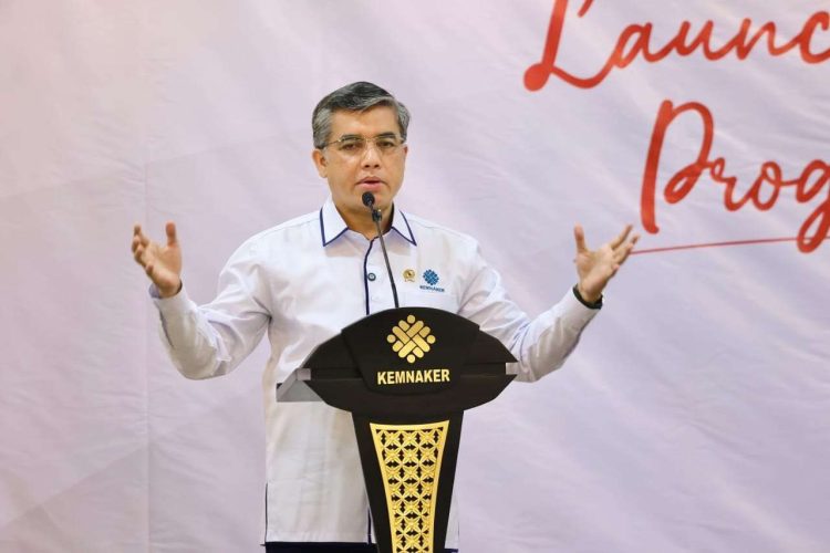 Menteri Ketenagakerjaan, Yassierli mengimbau para calon peserta program pemagangan agar tidak tergesa-gesa dalam mendaftar ke perusahaan (Foto: Humas Kemnaker)