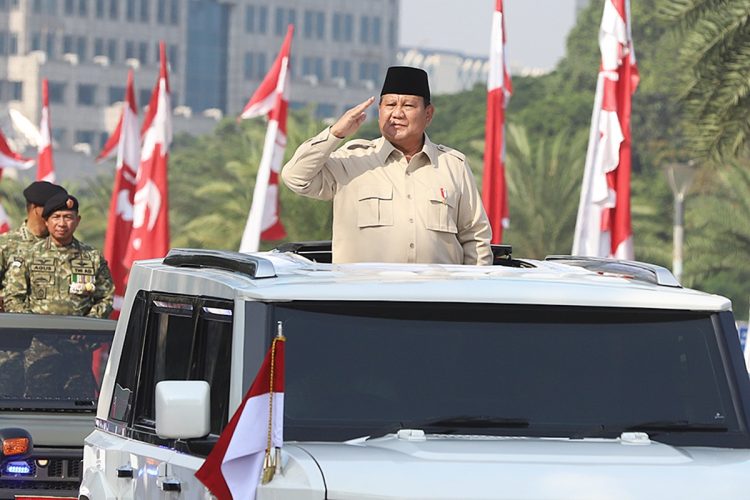 Presiden Prabowo Subianto inspeksi pasukan dalam upacara HUT ke-80 “TNI Prima, TNI Rakyat, Indonesia Maju” di kawasan Silang Monas, Jakarta, Minggu (5/10/2025).