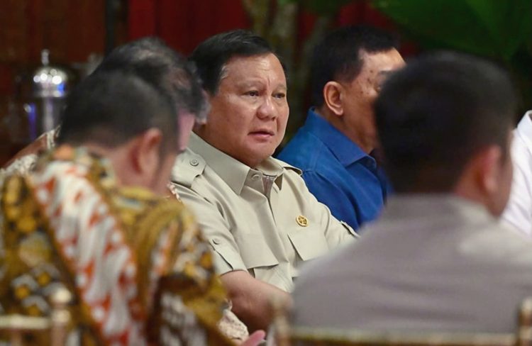 Presiden Prabowo Subianto menggelar pertemuan bersama sejumlah anggota Kabinet Merah Putih di Kertanegara, Jakarta, Minggu (5/10/2025) malam