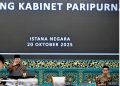 Presiden Prabowo Subianto bersama Wakil Presiden Gibran Rakabuming memimpin Sidang Kabinet Paripurna dalam rangka memperingati satu tahun pemerintahan Kabinet Merah Putih di Istana Negara, Jakarta, pada Senin (20/10/2025)