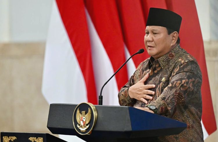 Presiden Prabowo Subianto memimpin Sidang Kabinet Paripurna memperingati satu tahun pemerintahan Kabinet Merah Putih di Istana Negara, Jakarta