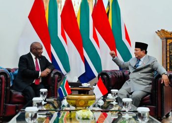 Presiden Republik Indonesia Prabowo Subianto menjamu Presiden Afrika Selatan Cyril Ramaphosa dalam working lunch kunjungan kenegaraan di Ruang Oval Istana Merdeka, Jakarta, Rabu (22/10/2025)